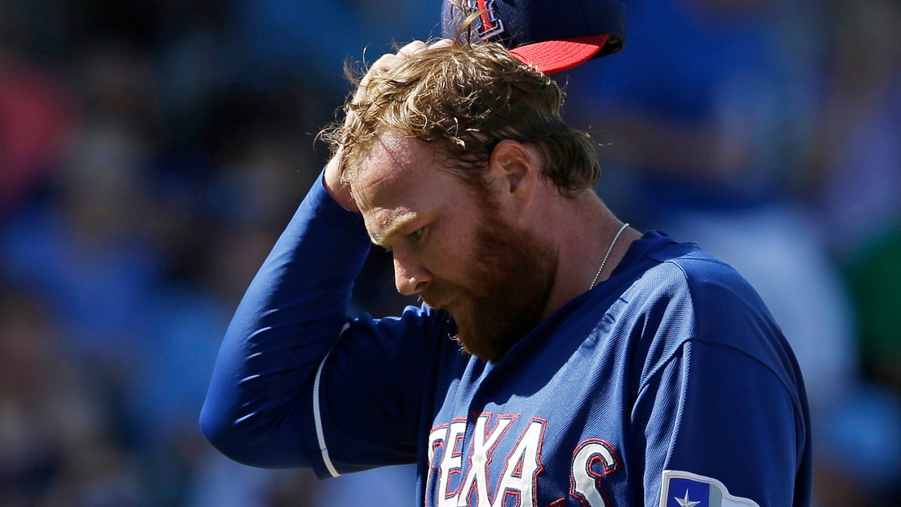 Escobar has 3 hits, leads Royals over Rangers